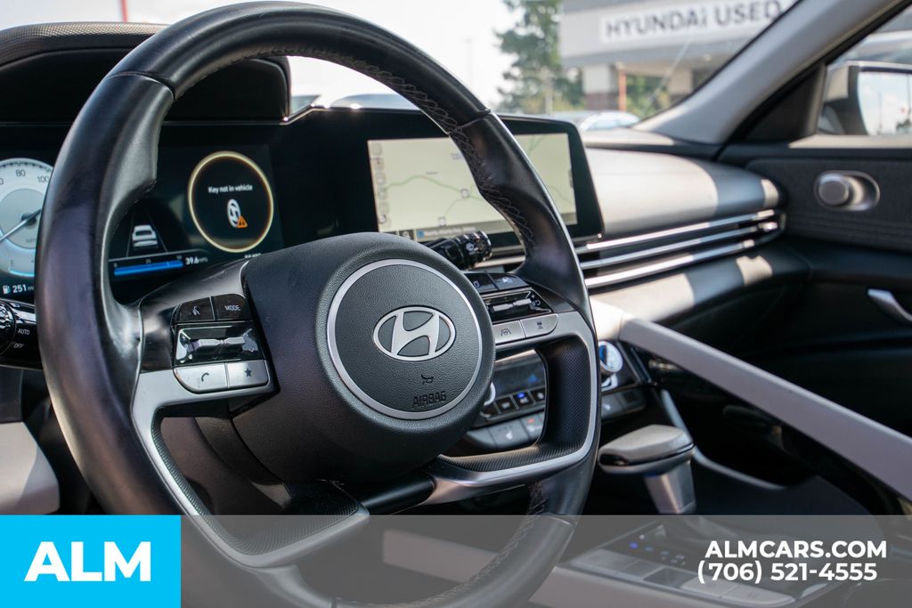 2024 Hyundai Elantra Limited photo 17