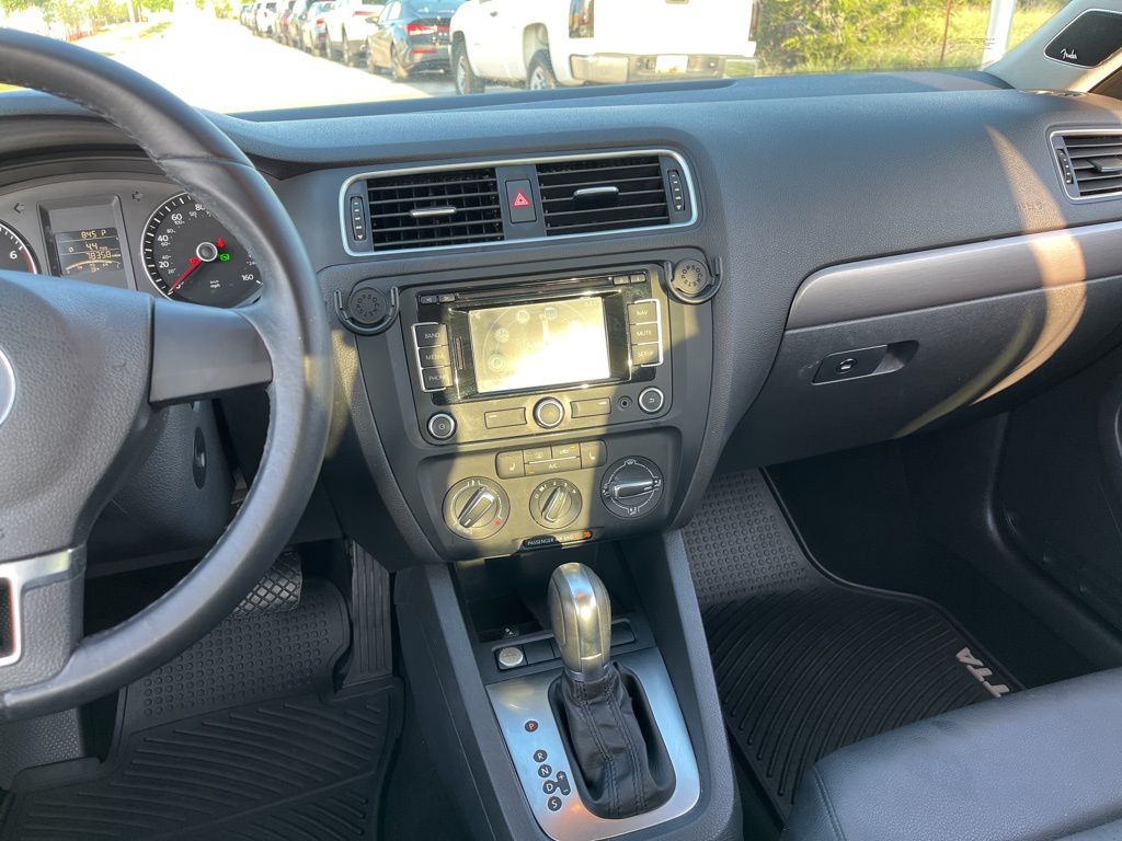 2014 Volkswagen Jetta SEL 17