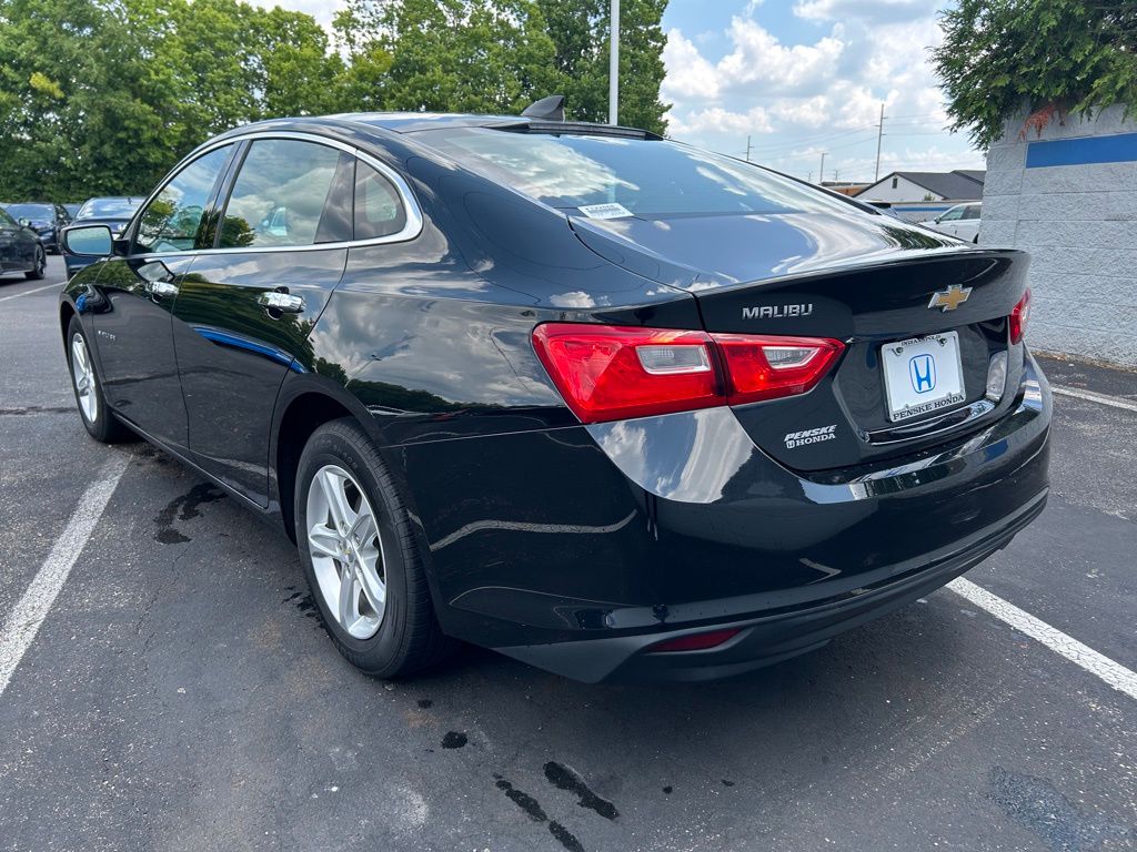 Thumbnail: 2019 Chevrolet Malibu - 3