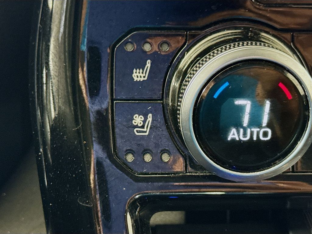 Thumbnail: 2020 Toyota Highlander - 21