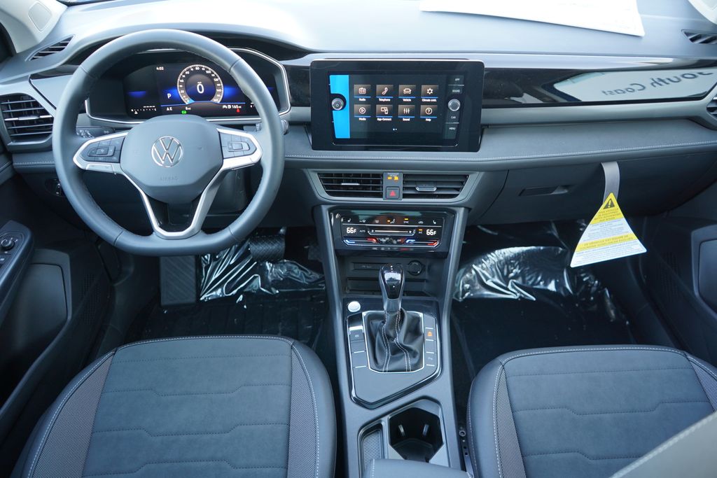 2025 Volkswagen Taos SE 11