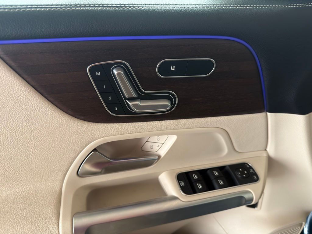 Thumbnail: 2023 Mercedes-Benz GLB - 27