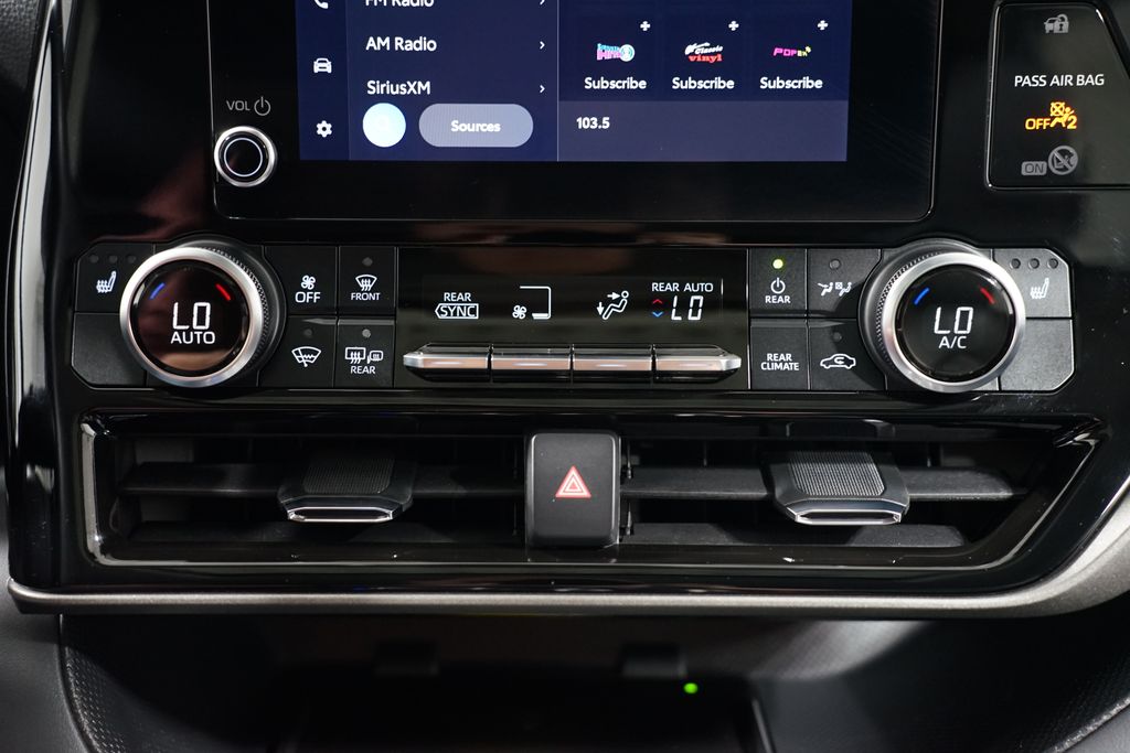 2023 Toyota Highlander XLE 19