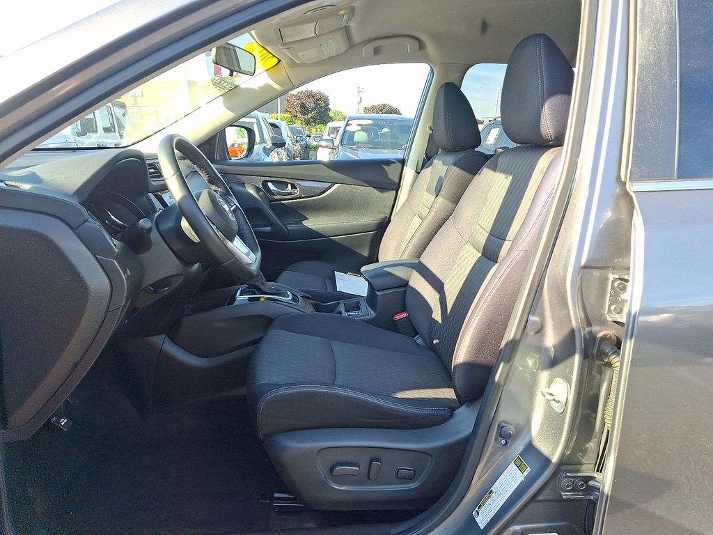 Thumbnail: 2017 Nissan Rogue - 14