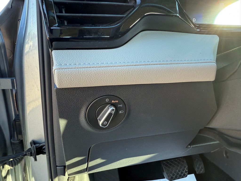 Thumbnail: 2025 Volkswagen Taos - 11