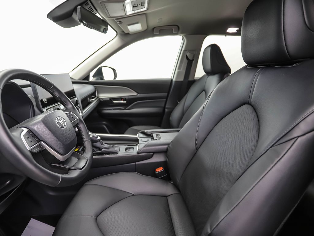 Thumbnail: 2024 Toyota Grand Highlander - 11