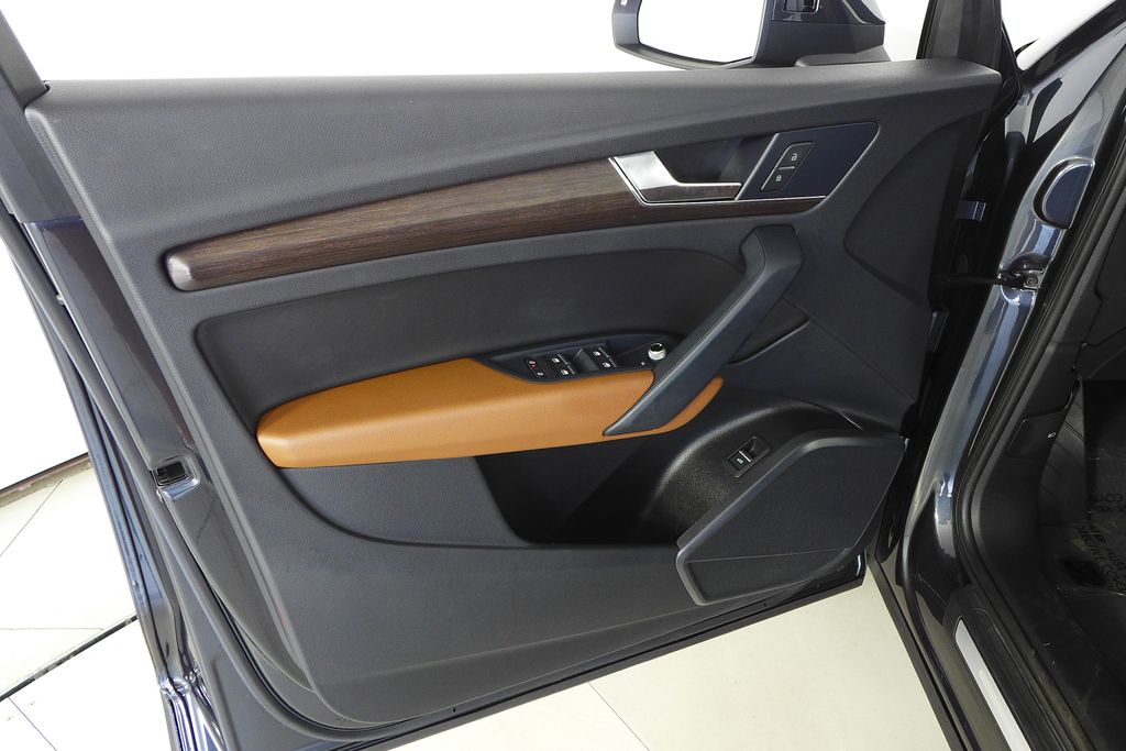 Thumbnail: 2023 Audi Q5 - 11