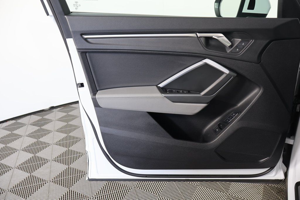 Thumbnail: 2025 Audi Q3 - 12