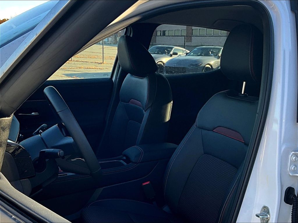 2025 Nissan Kicks — photo 10