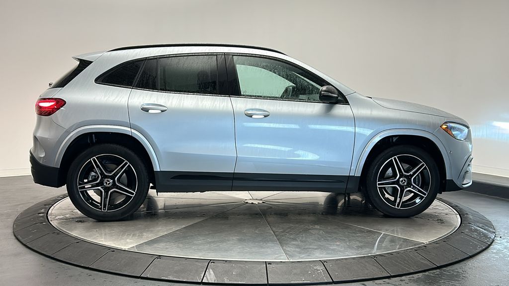 2025 Mercedes-Benz GLA 250 4MATIC 8