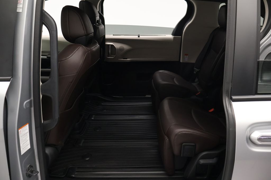 Thumbnail: 2024 Toyota Sienna - 19