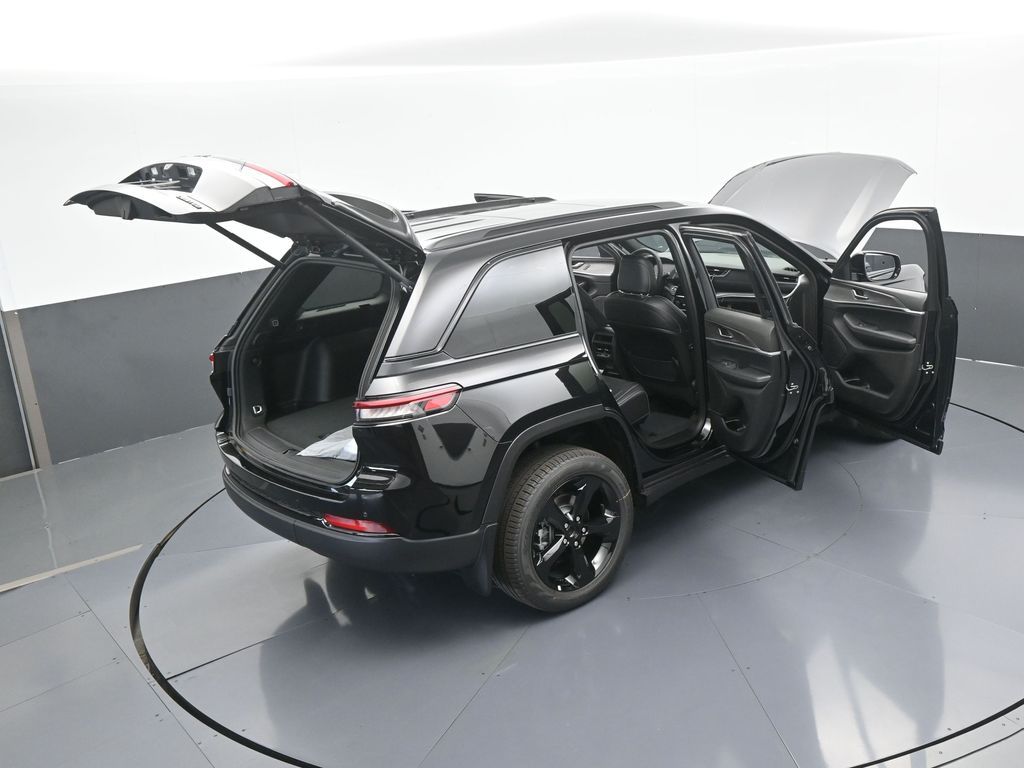 New 2025 Diamond Black Crystal Pearlcoat Jeep Limited image 65