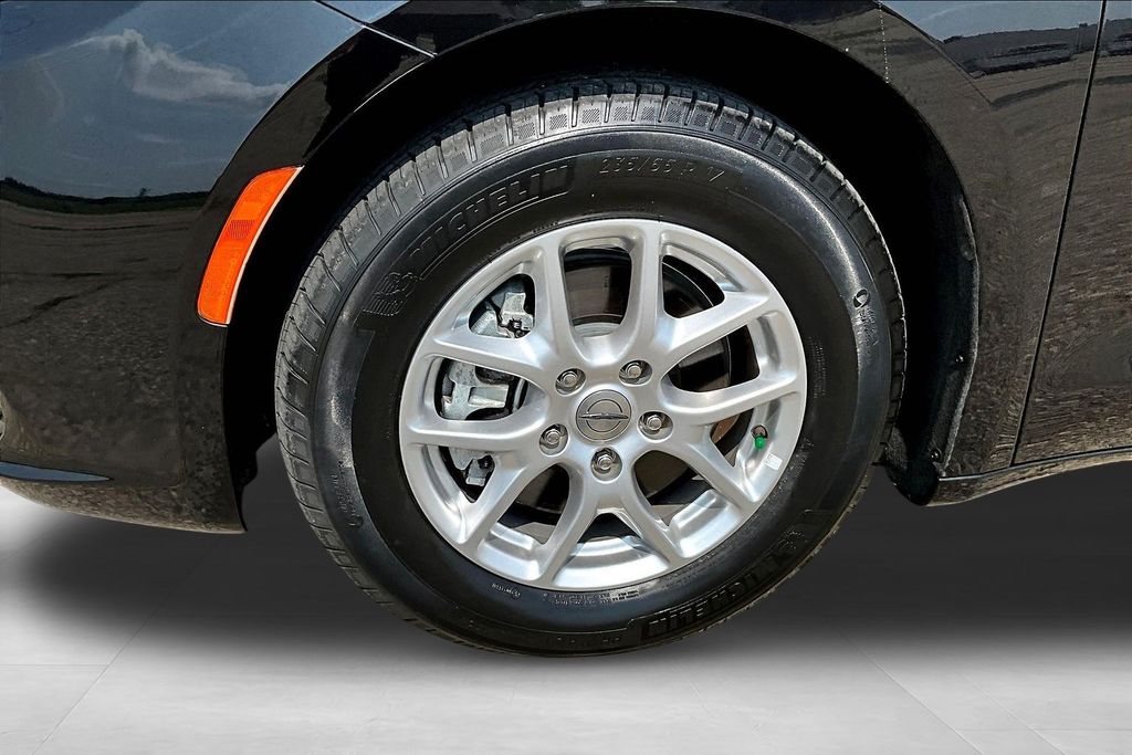Used 2023 Chrysler Pacifica Van