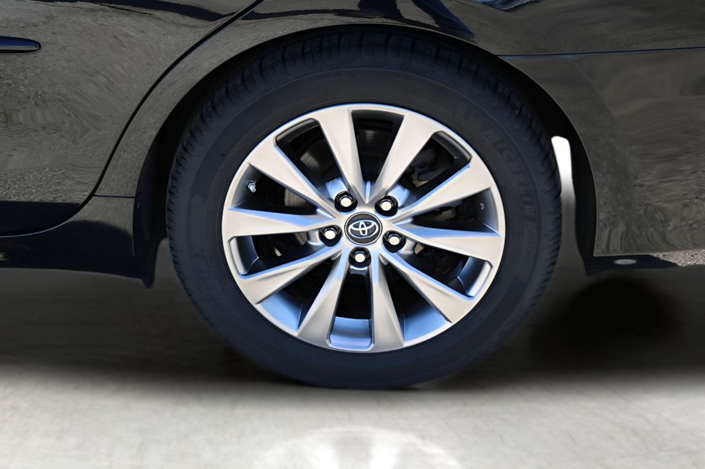 Used Car 2017 Toyota Camry Hybrid  Xle For Sale Under $20,000 In Austin, Texas