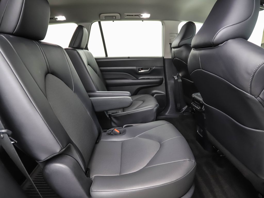 Thumbnail: 2024 Toyota Grand Highlander - 27