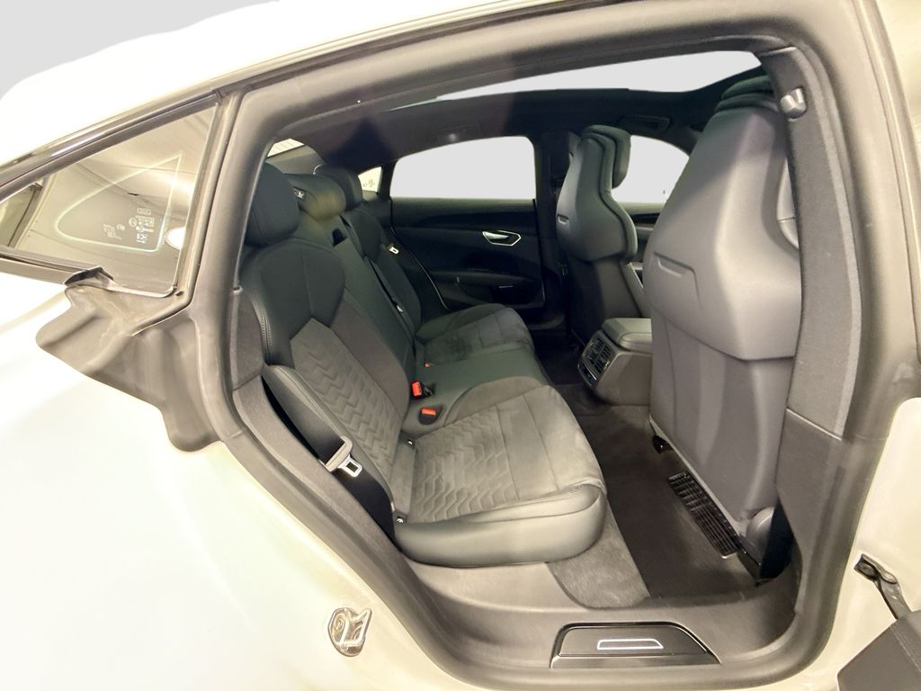 Thumbnail: 2024 Audi e-tron GT - 21