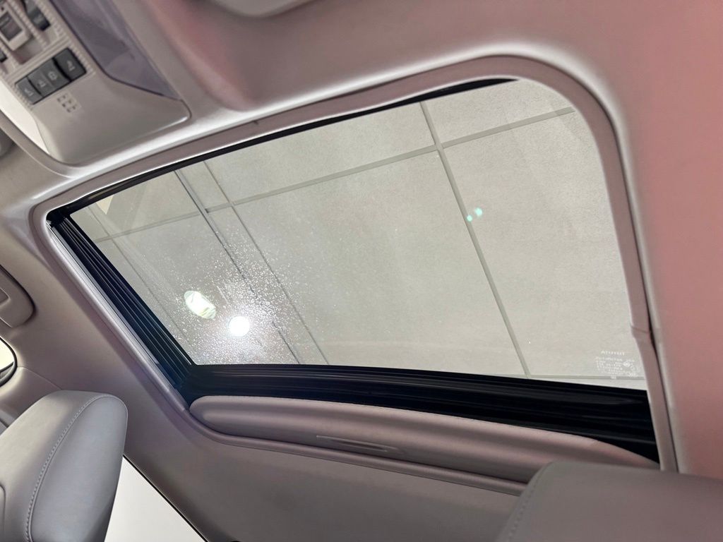 Thumbnail: 2019 Toyota RAV4 - 18