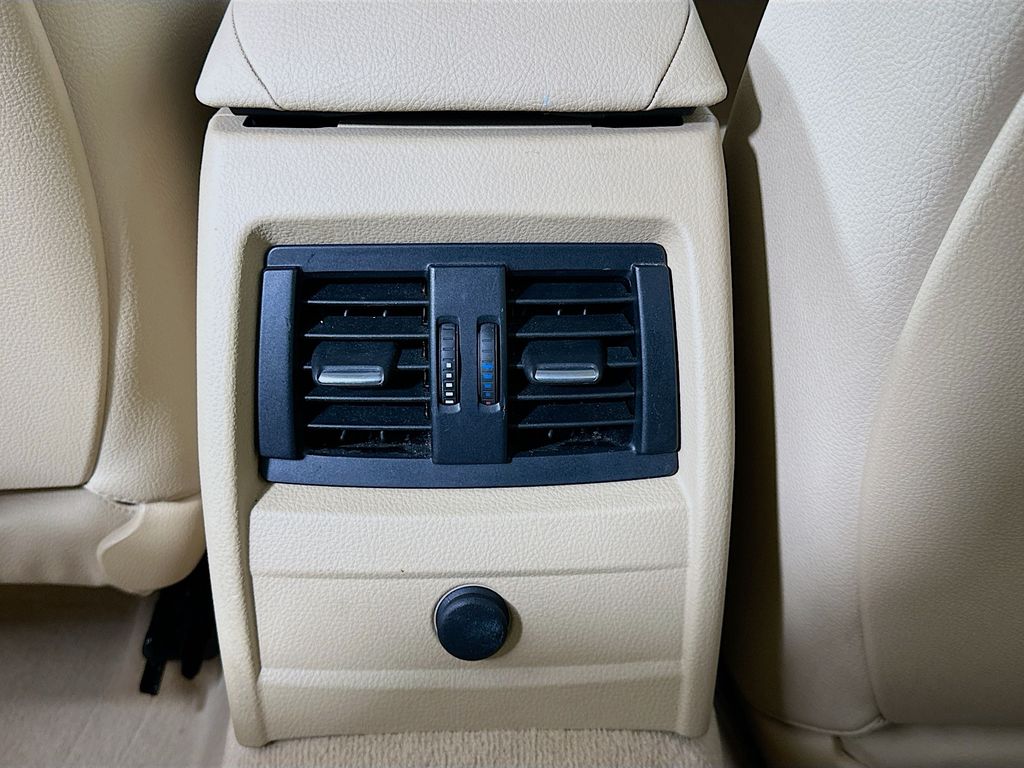 Thumbnail: 2015 BMW 3 Series - 24