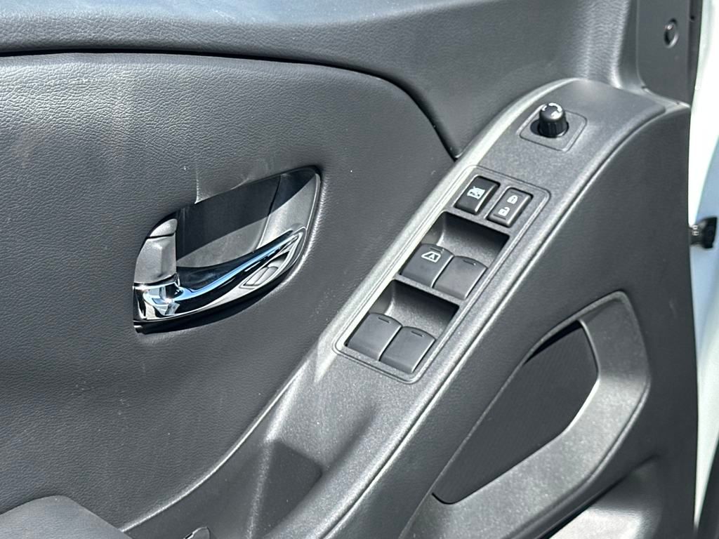 2025 Nissan Frontier SV photo
