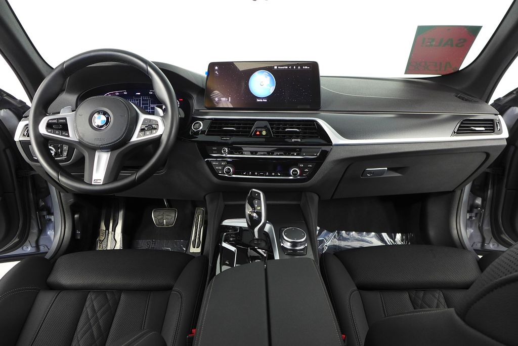 Thumbnail: 2023 BMW 5 Series - 24
