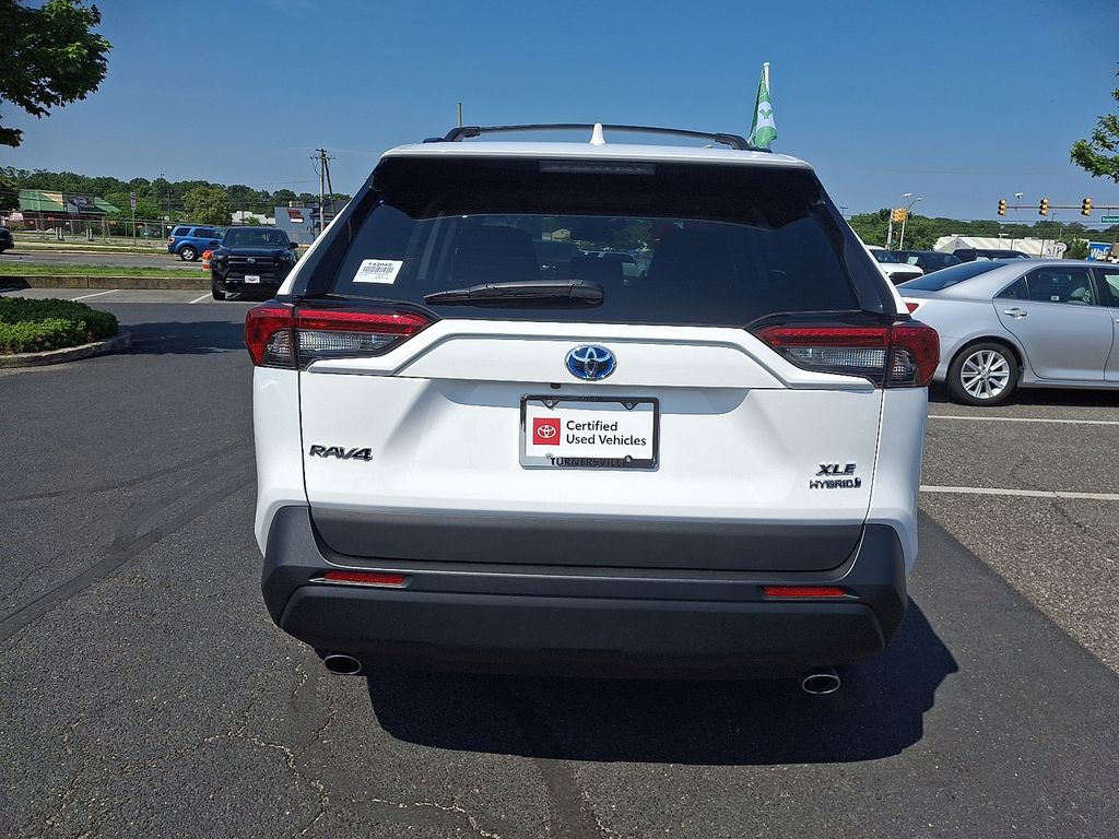 2024 Toyota RAV4 XLE 5