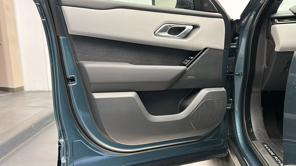 2026 Land Rover Range Rover Velar Dynamic SE 11
