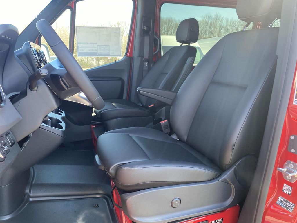 Thumbnail: 2025 Mercedes-Benz Sprinter - 18