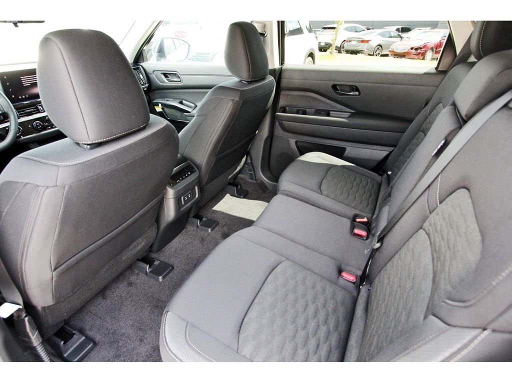 2026 Nissan Pathfinder SV - 10
