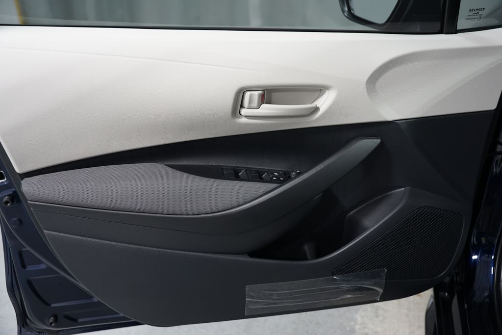2025 Toyota Corolla LE 27