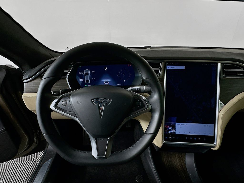 2015 Tesla Model S  10
