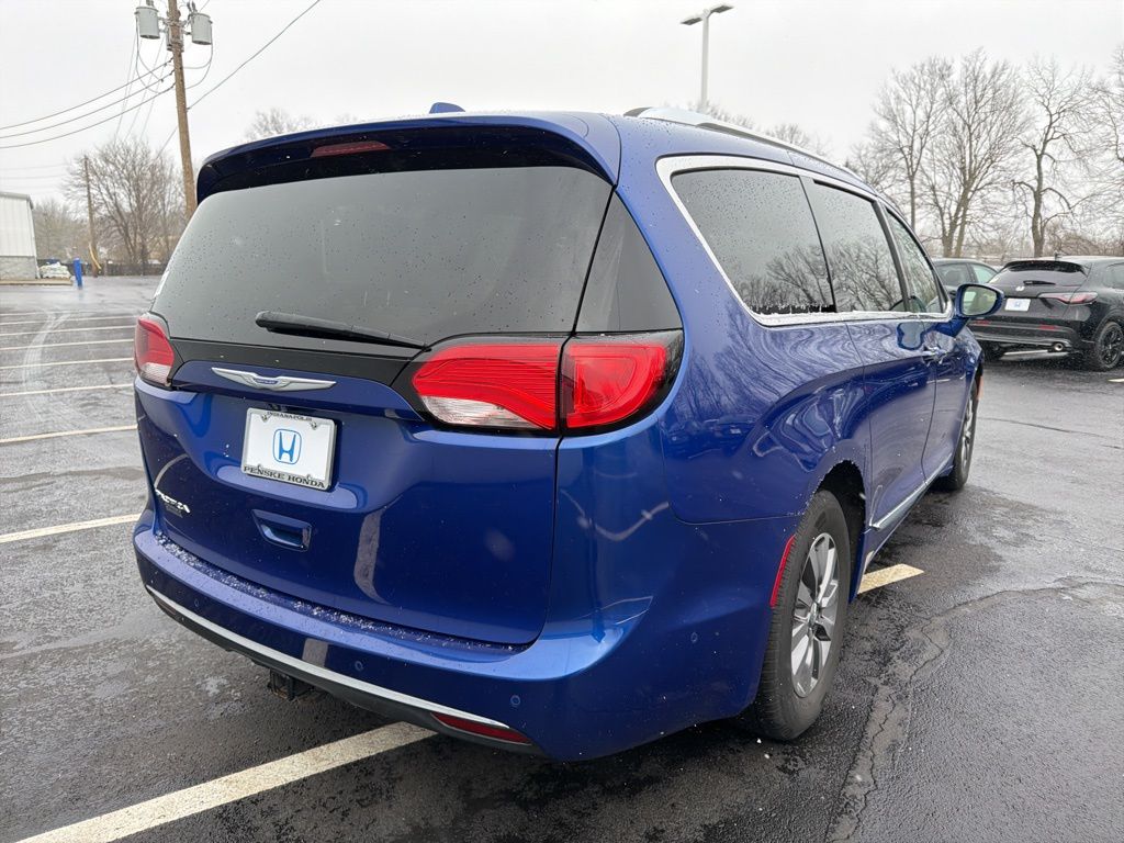 Thumbnail: 2019 Chrysler Pacifica - 5