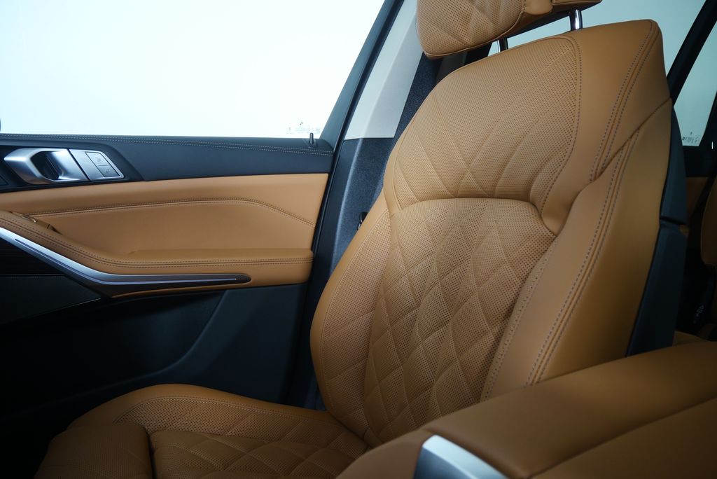 Thumbnail: 2026 BMW X7 - 27