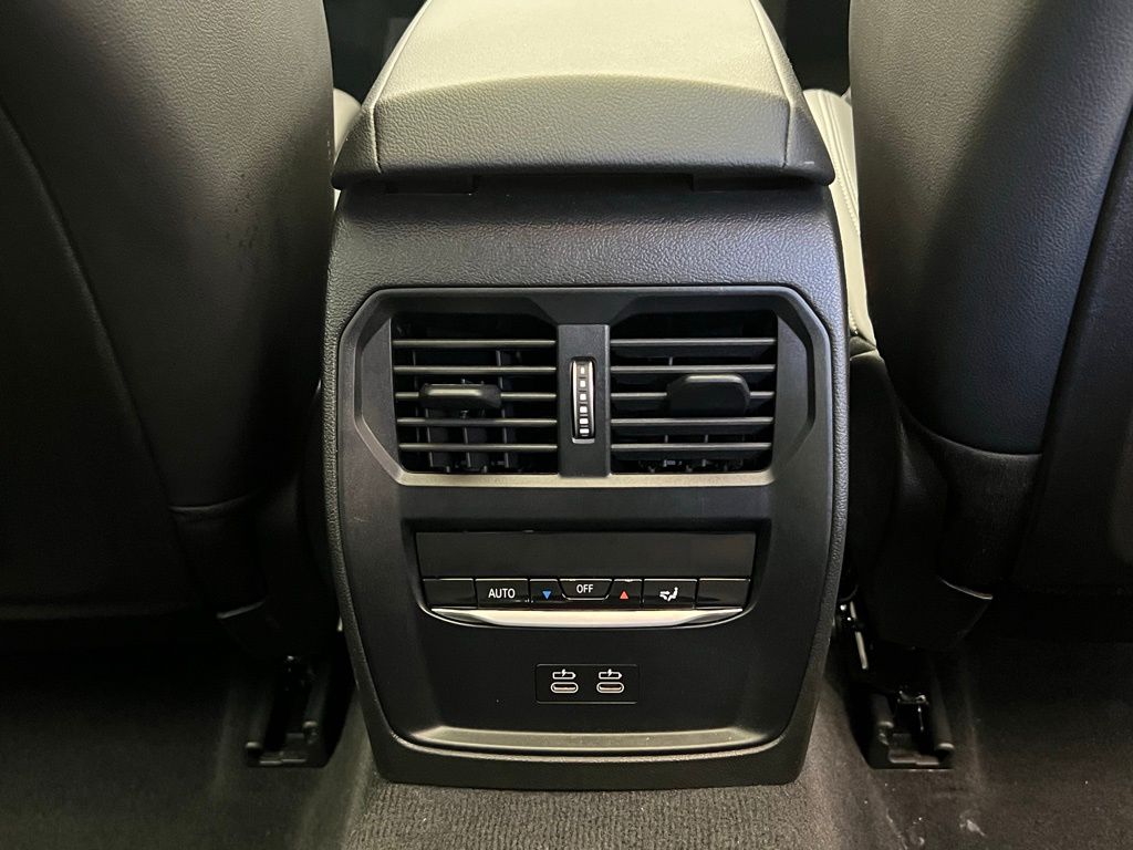 Thumbnail: 2025 BMW 3 Series - 23