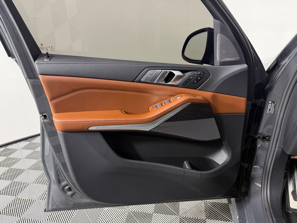 Thumbnail: 2022 BMW X7 - 10