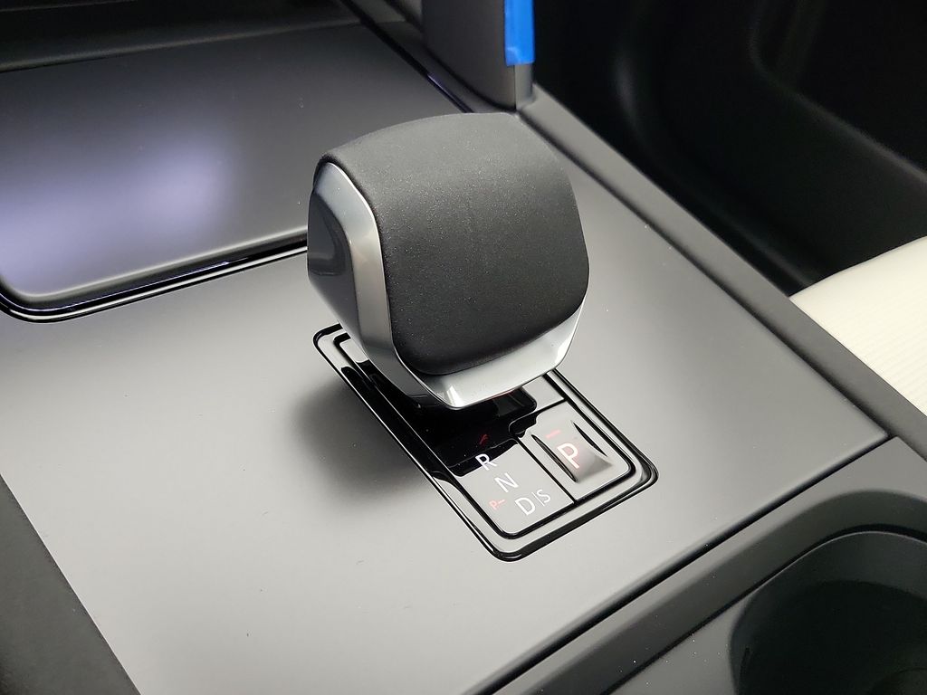 Thumbnail: 2025 Land Rover Discovery Sport - 10