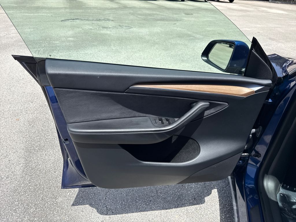 Used 2023  Tesla Performance image 13