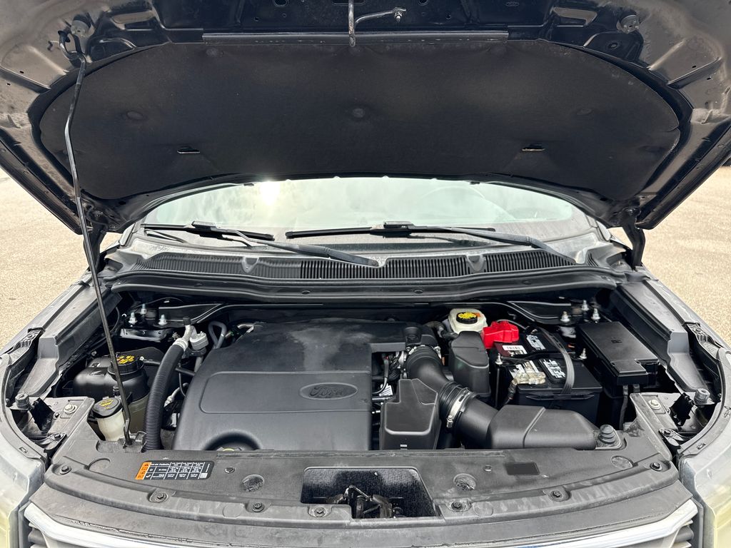 2016 Ford Explorer XLT photo 25