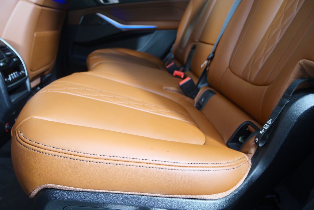 Thumbnail: 2025 BMW X7 - 14