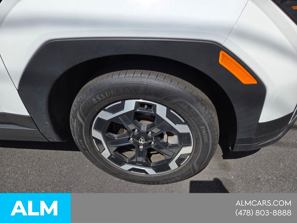 Used 2024 White Hyundai SEL image 27