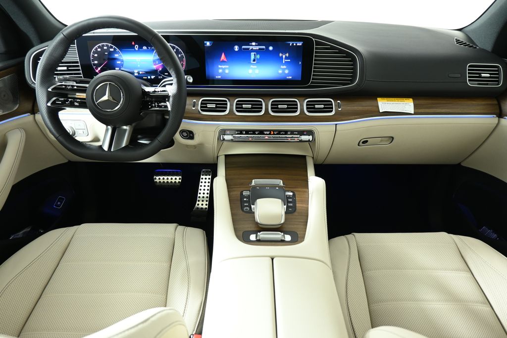 2025 Mercedes-Benz GLS 580 14