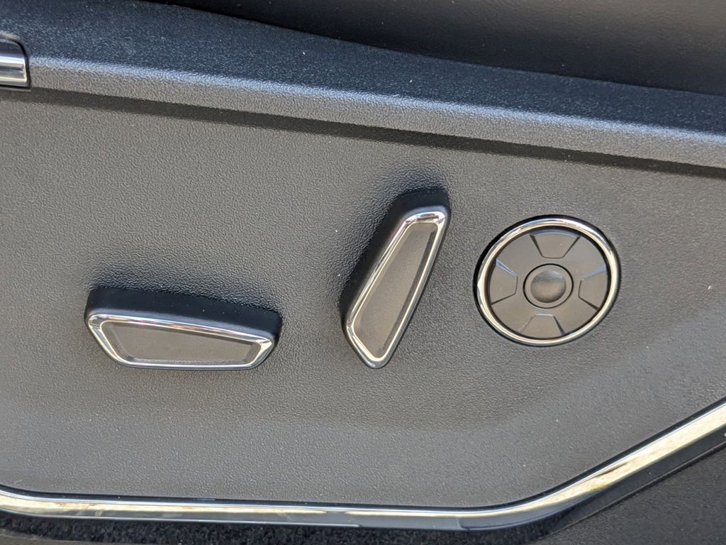 2025 Ford F-150 Lightning Platinum