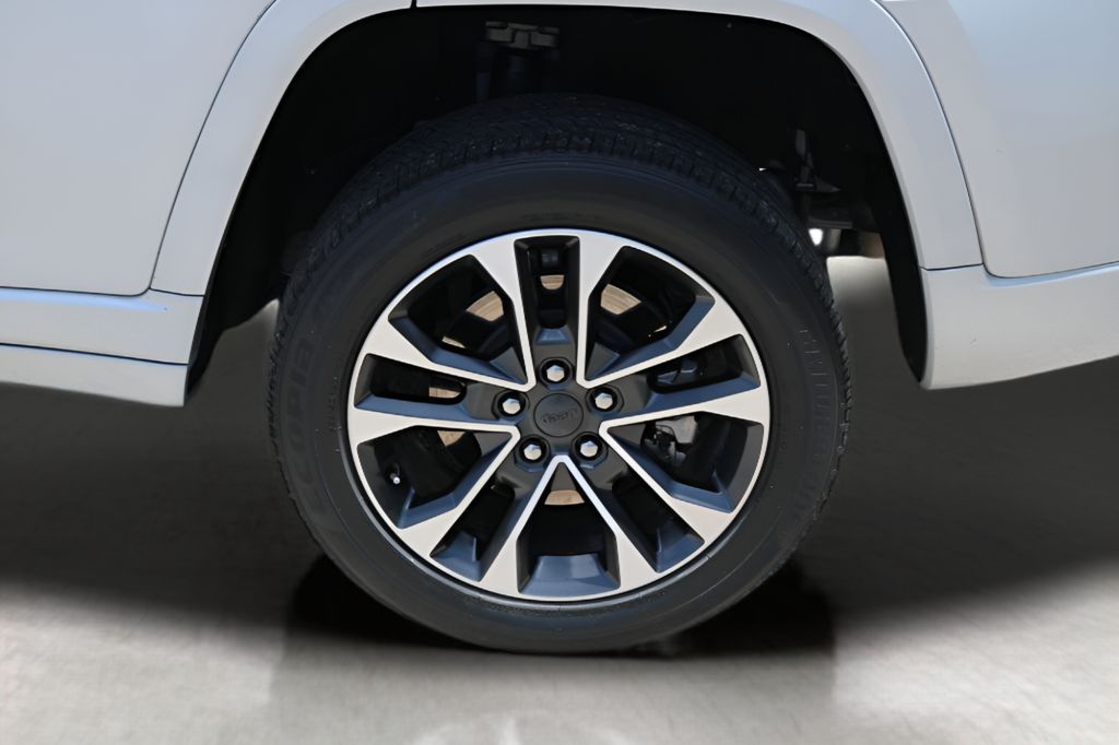 Used 2023 Silver Jeep Overland 4xe image 9