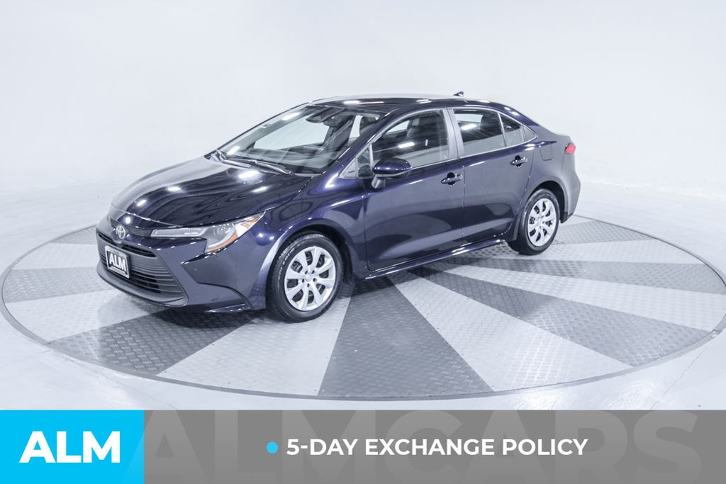 2023 Toyota Corolla LE photo 3