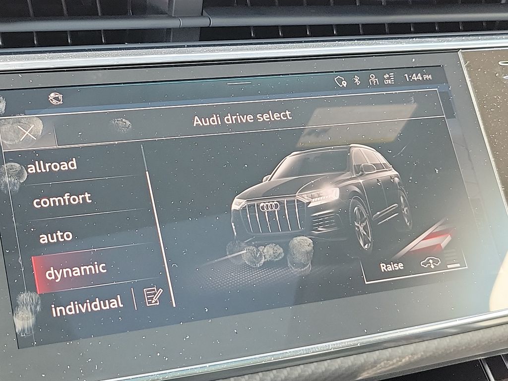 2025 Audi SQ7  18