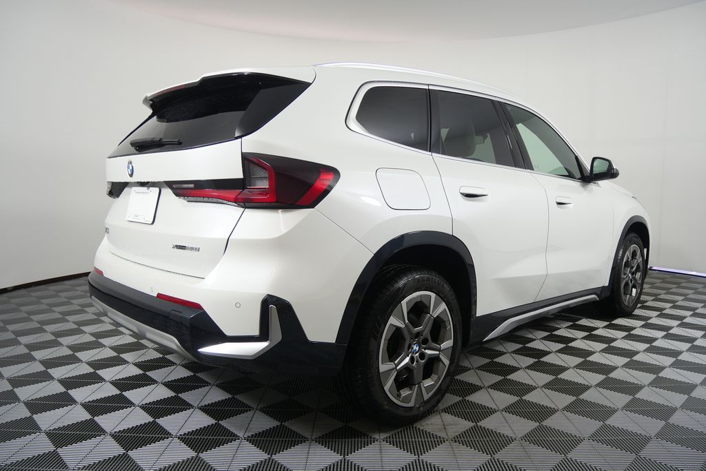 Thumbnail: 2024 BMW X1 - 3