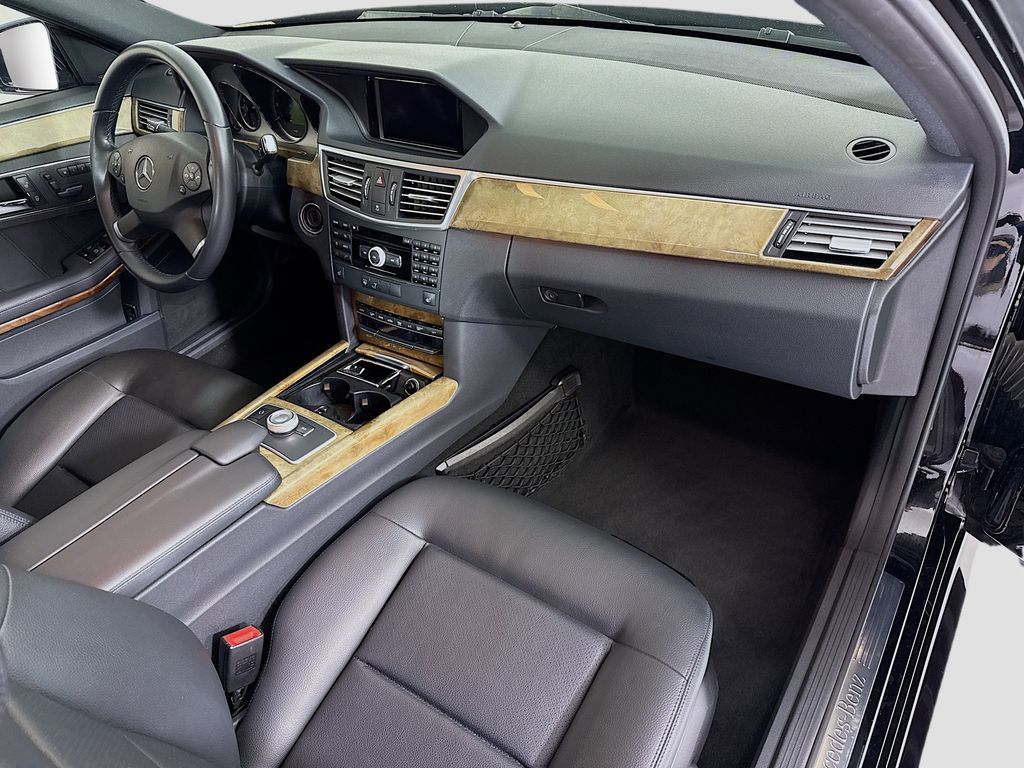 Thumbnail: 2010 Mercedes-Benz E-Class - 18