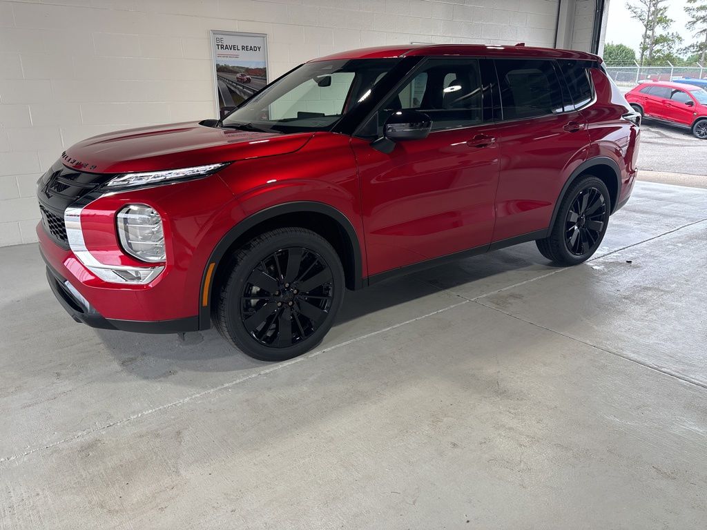 2026 Mitsubishi Outlander LE FWD's photo
