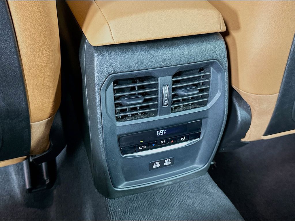 Thumbnail: 2022 BMW 3 Series - 25