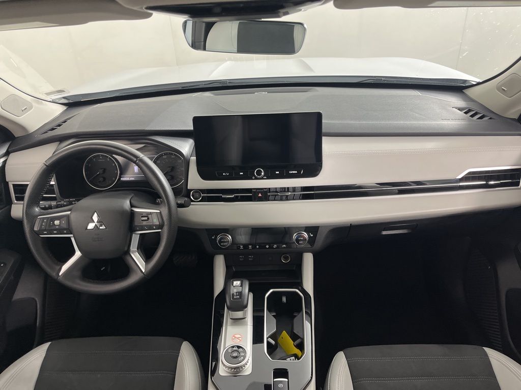 Thumbnail: 2025 Mitsubishi Outlander - 18