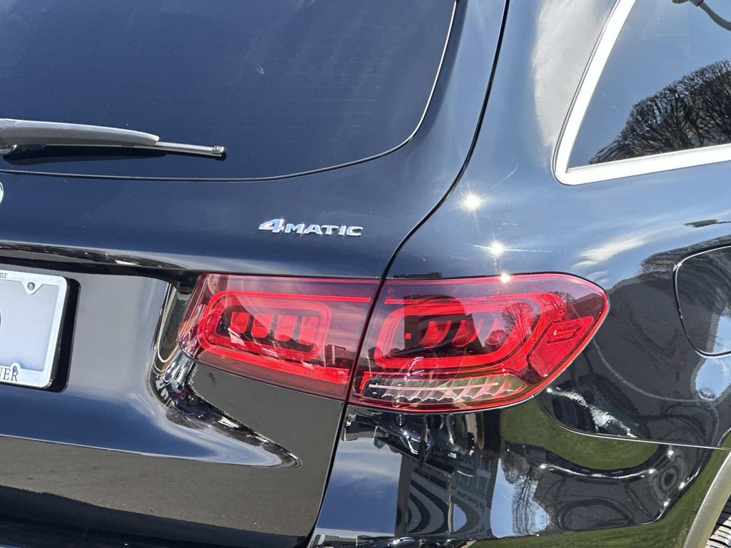Thumbnail: 2022 Mercedes-Benz GLC - 10